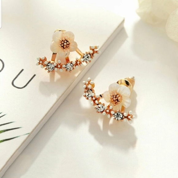 *Cynthia* Flower Stone Earrings - Picture 2 of 4